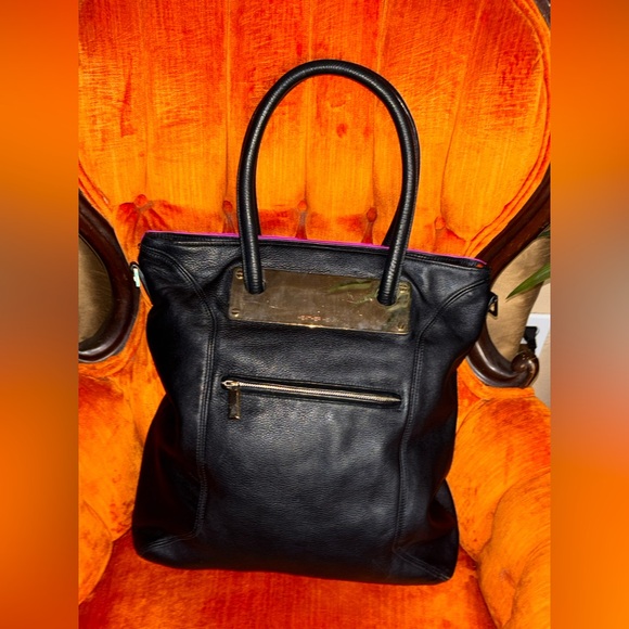 Heather Henry Color Block Fuchsia Fur & Black Pebbled Leather Tote Bag - Picture 6 of 13